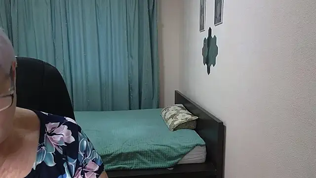 Sandra Snowflake online show from 10.27.25