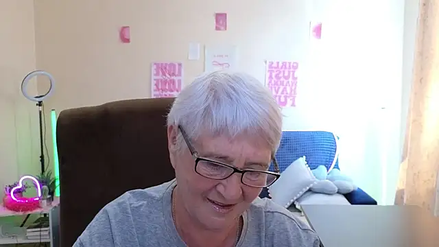 Sandra Snowflake online show from 06.15.26