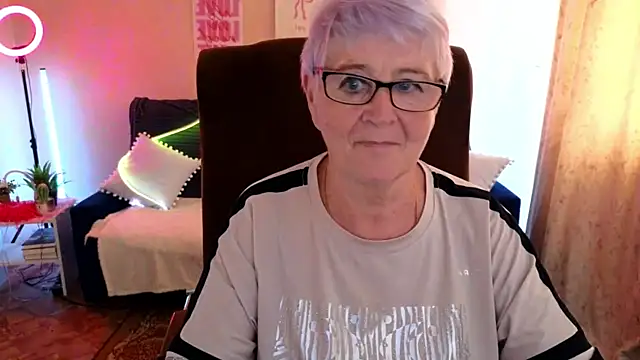 Sandra Snowflake online show from 06.17.26