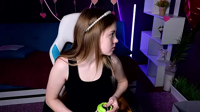 Snapshot of Dyna_bae chatting on 02.16.25 Dyna bae online show from 02.16.25