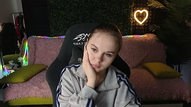 Snapshot of Dyna_bae chatting on 09.14.25 Dyna bae online show from 09.14.25