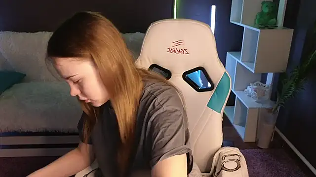 Snapshot of Dyna_bae chatting on 09.28.25 Dyna bae online show from 09.28.25