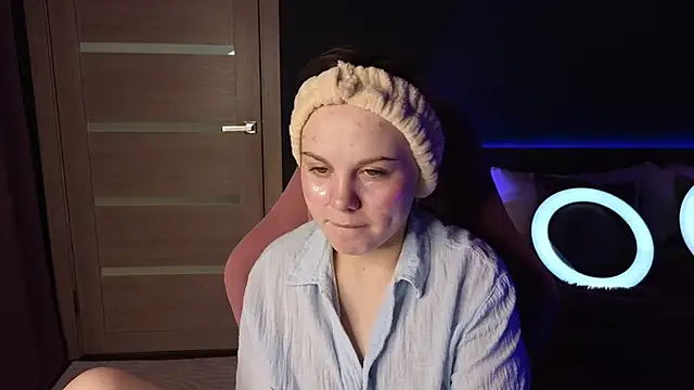 Snapshot of Dyna_bae chatting on 10.07.25 Dyna bae online show from 10.07.25