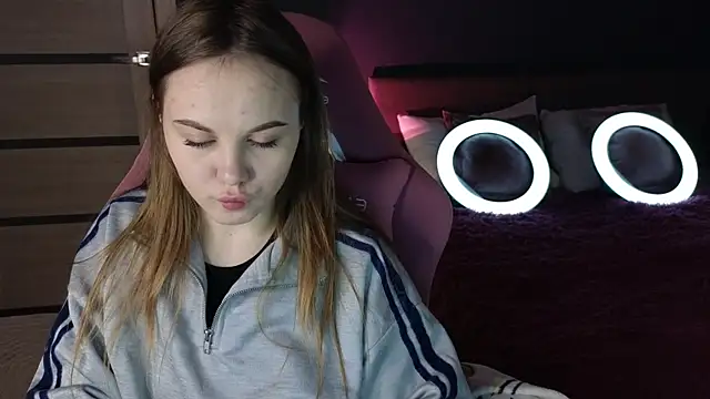 Snapshot of Dyna_bae chatting on 10.08.25 Dyna bae online show from 10.08.25