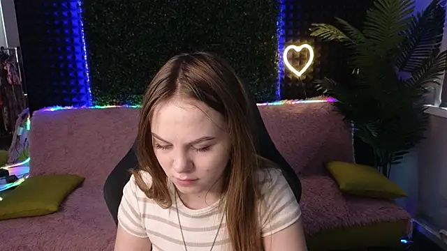 Snapshot of Dyna_bae chatting on 10.15.25 Dyna bae online show from 10.15.25