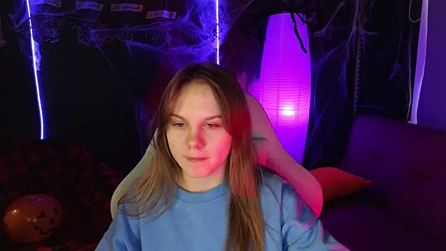 Snapshot of Dyna_bae chatting on 10.24.25 Dyna bae online show from 10.24.25