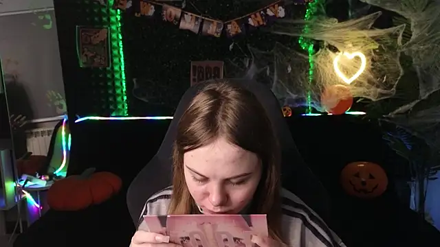 Snapshot of Dyna_bae chatting on 10.26.25 Dyna bae online show from 10.26.25