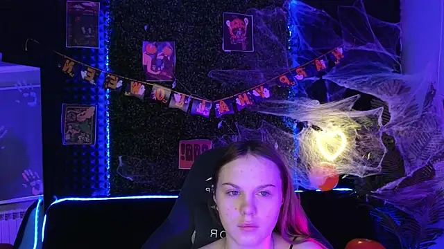 Snapshot of Dyna_bae chatting on 10.29.25 Dyna bae online show from 10.29.25