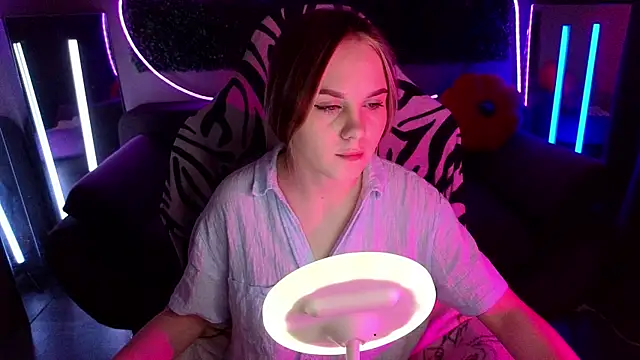 Snapshot of Dyna_bae chatting on 11.10.25 Dyna bae online show from 11.10.25