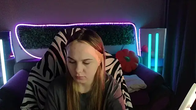 Snapshot of Dyna_bae chatting on 11.14.25 Dyna bae online show from 11.14.25