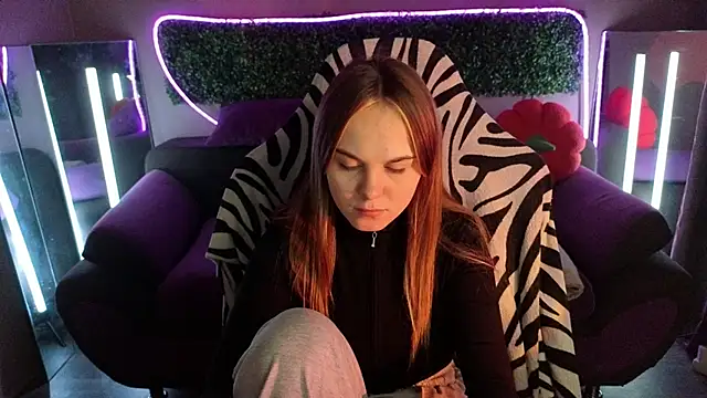 Snapshot of Dyna_bae chatting on 11.16.25 Dyna bae online show from 11.16.25