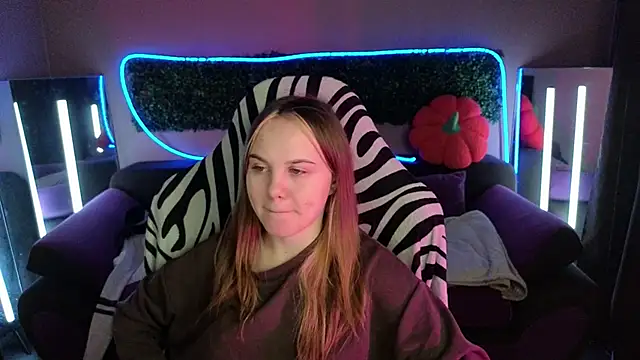 Snapshot of Dyna_bae chatting on 11.20.25 Dyna bae online show from 11.20.25