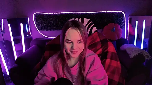 Snapshot of Dyna_bae chatting on 11.23.25 Dyna bae online show from 11.23.25