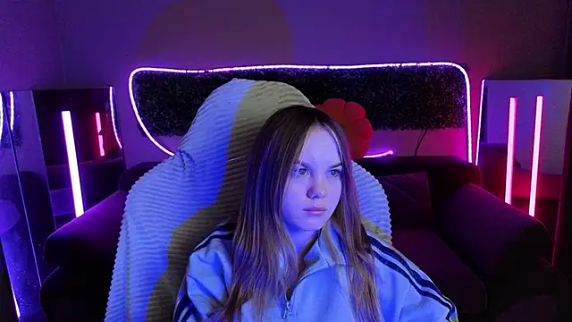 Snapshot of Dyna_bae chatting on 11.27.25 Dyna bae online show from 11.27.25