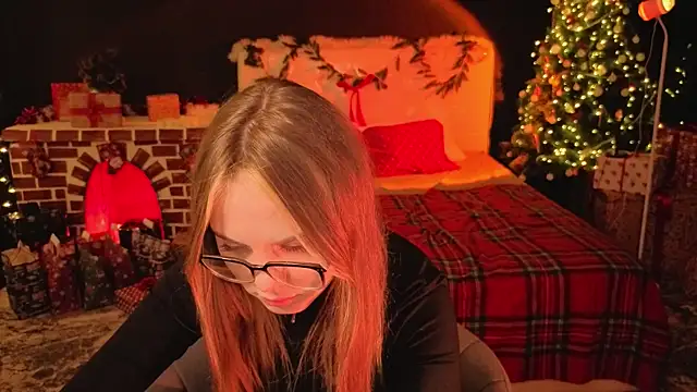 Snapshot of Dyna_bae chatting on 12.14.25 Dyna bae online show from 12.14.25