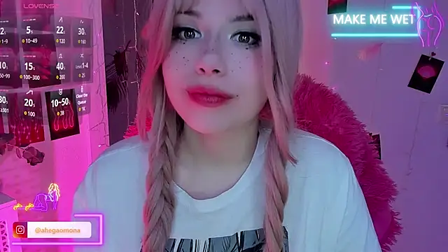 Snapshot of Sparkle_Mona chatting on 03.19.25 Sparkle Mona online show from 03.19.25