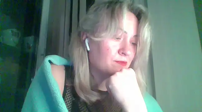 Snapshot of Mary888x chatting on 02.18.25 Mary888x online show from 02.18.25