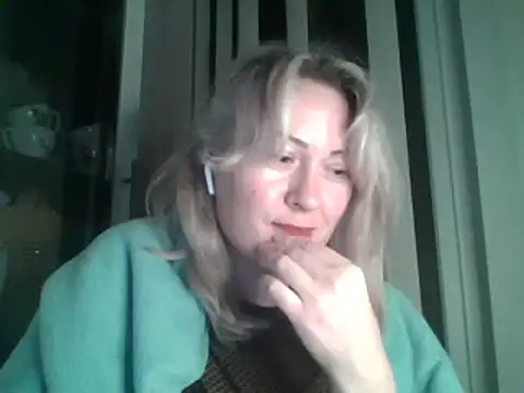 Snapshot of Mary888x chatting on 02.18.25 Mary888x online show from 02.18.25