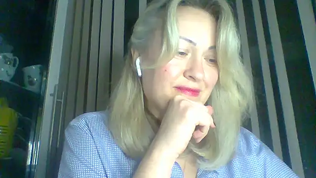 Snapshot of Mary888x chatting on 03.06.25 Mary888x online show from 03.06.25