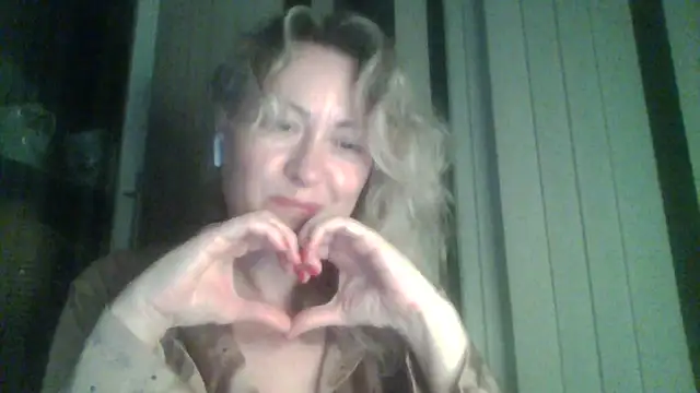 Snapshot of Mary888x chatting on 03.09.25 Mary888x online show from 03.09.25