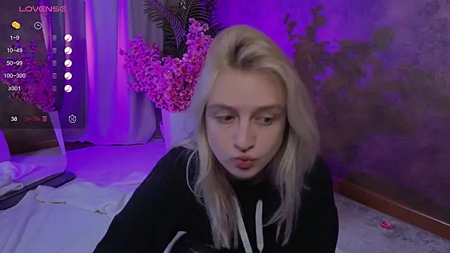 Snapshot of aishiro chatting on 11.05.25 aishiro online show from 11.05.25