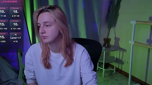 Snapshot of aishiro chatting on 11.28.25 aishiro online show from 11.28.25