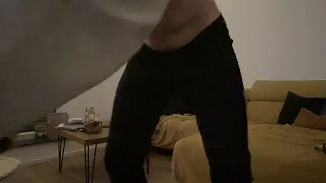 larsfrommars1992 online show from 02.16.25