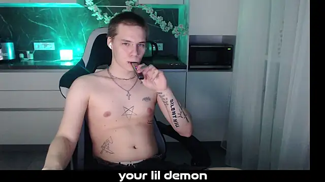 Snapshot of yourlildemon chatting on 02.28.26 yourlildemon online show from 02.28.26