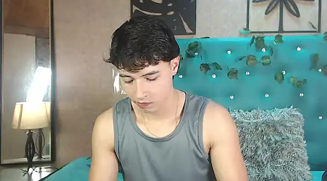 Snapshot of LiamAndrewzz chatting on 02.20.25 LiamAndrewzz online show from 02.20.25