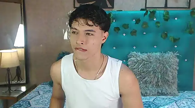 Snapshot of LiamAndrewzz chatting on 03.06.25 LiamAndrewzz online show from 03.06.25