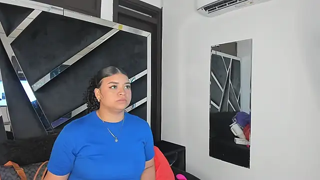 Snapshot of Rubyxht chatting on 10.23.25 Rubyxht online show from 10.23.25