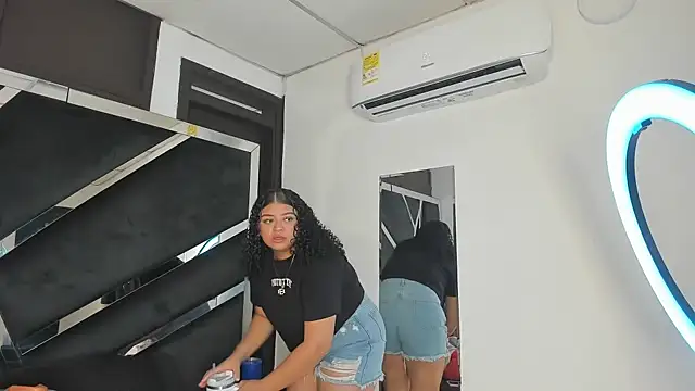 Snapshot of Rubyxht chatting on 10.29.25 Rubyxht online show from 10.29.25