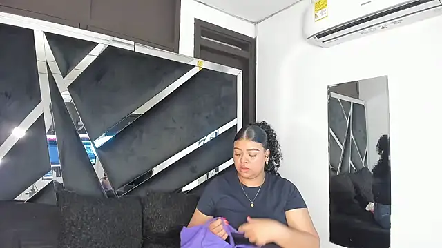 Snapshot of Rubyxht chatting on 10.30.25 Rubyxht online show from 10.30.25