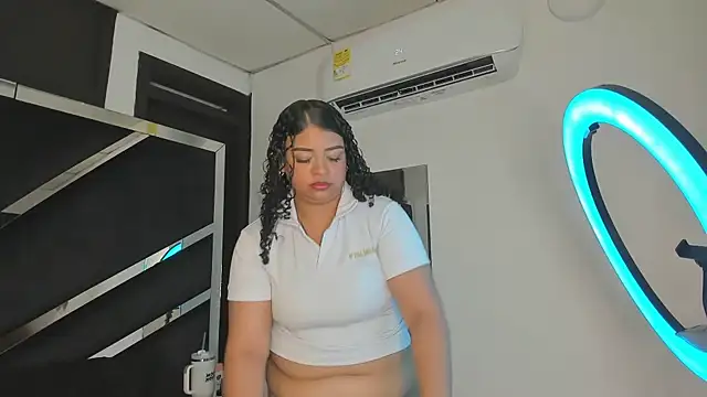 Snapshot of Rubyxht chatting on 10.31.25 Rubyxht online show from 10.31.25