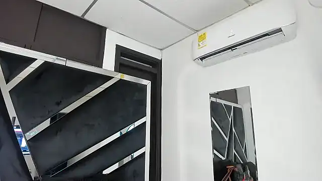 Snapshot of Rubyxht chatting on 11.13.25 Rubyxht online show from 11.13.25