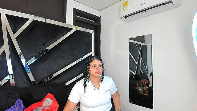 Snapshot of Rubyxht chatting on 11.14.25 Rubyxht online show from 11.14.25