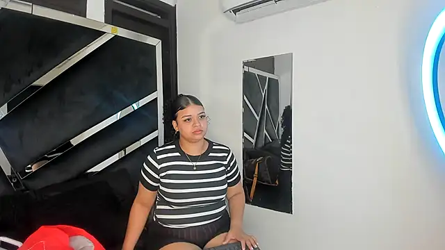 Snapshot of Rubyxht chatting on 12.14.25 Rubyxht online show from 12.14.25