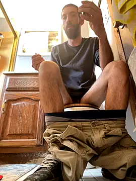 Snapshot of QueenM3 chatting on 09.25.25 QueenM3 online show from 09.25.25