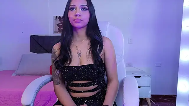 Snapshot of camille1310 chatting on 11.15.25 camille1310 online show from 11.15.25