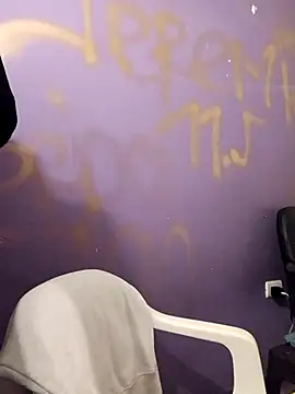 LeonRoots online show from 12.23.25