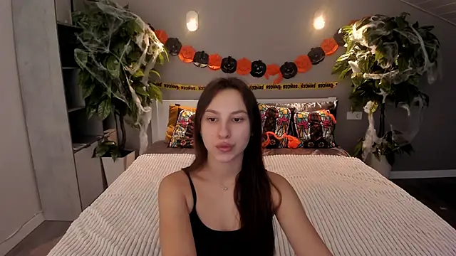 Snapshot of PaigePrado chatting on 10.28.25 PaigePrado online show from 10.28.25