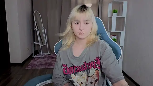 Snapshot of Nasy chatting on 11.29.25 Nasy online show from 11.29.25