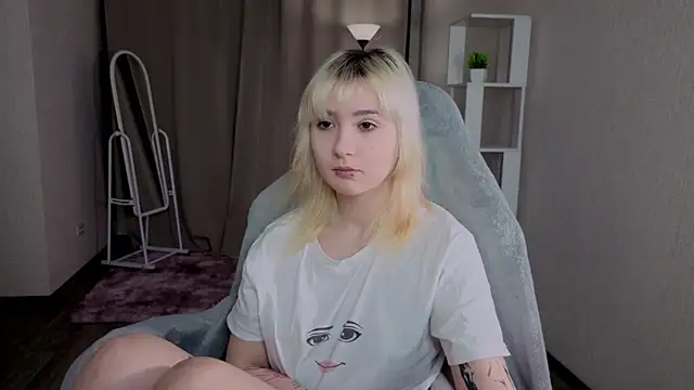 Snapshot of Nasy chatting on 12.02.25 Nasy online show from 12.02.25