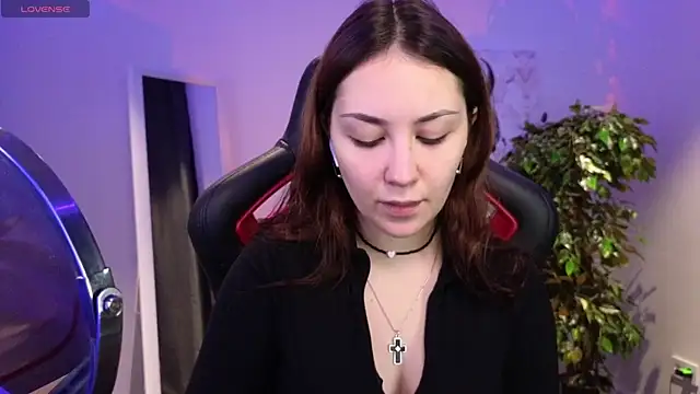 Snapshot of AshleySkott_ chatting on 12.18.25 AshleySkott online show from 12.18.25