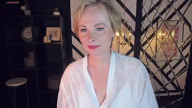 Snapshot of Sandra_Kind chatting on 02.21.25 Sandra Kind online show from 02.21.25