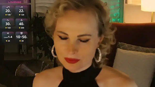 Snapshot of Sandra_Kind chatting on 04.08.26 Sandra Kind online show from 04.08.26