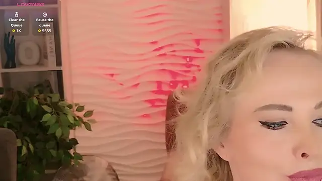 Snapshot of Sandra_Kind chatting on 06.16.26 Sandra Kind online show from 06.16.26