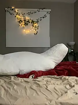 Snapshot of PersianCream77 chatting on 02.21.25 PersianCream77 online show from 02.21.25