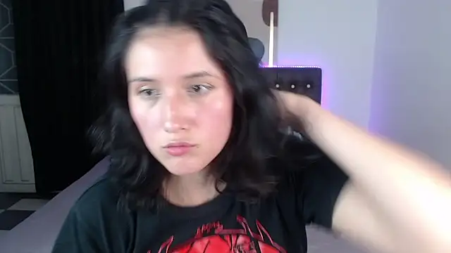 Snapshot of amy_royale chatting on 02.18.25 amy royale online show from 02.18.25