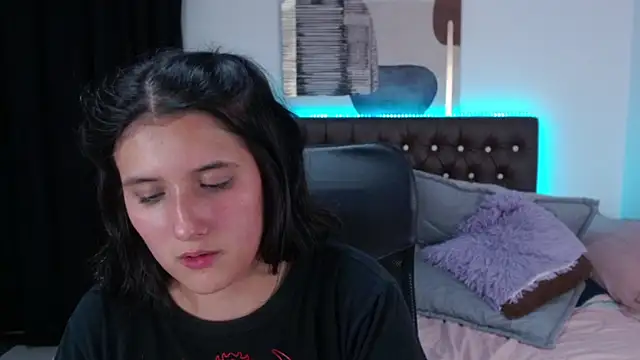 Snapshot of amy_royale chatting on 03.16.25 amy royale online show from 03.16.25